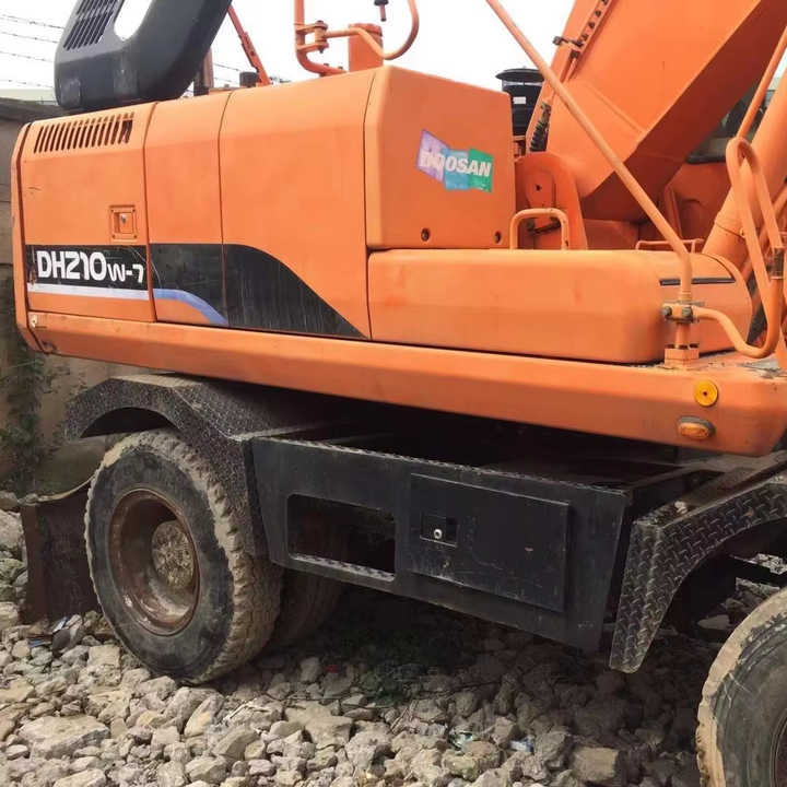 Used Digger Doosan Dh210w-7 Construction Machinery Construction Digger Used Doosan Dh210w-7 Cheap Excavator - Riteņu ekskavators: foto 2 Used Digger Doosan Dh210w-7 Construction Machinery Construction Digger Used Doosan Dh210w-7 Cheap Excavator - Riteņu ekskavators: foto 2