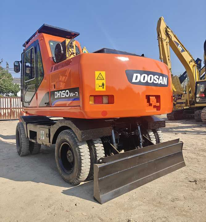 Used Doosan DH150W-7 Model Wheel Excavator Second Hand Machine Popular Brand Korean Doosan Hydraulic Machinery - Riteņu ekskavators: foto 3 Used Doosan DH150W-7 Model Wheel Excavator Second Hand Machine Popular Brand Korean Doosan Hydraulic Machinery - Riteņu ekskavators: foto 3
