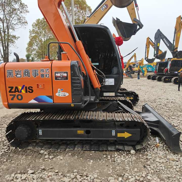 Used HITACHI ZX-70 - Kāpurķēžu ekskavators: foto 2 Used HITACHI ZX-70 - Kāpurķēžu ekskavators: foto 2