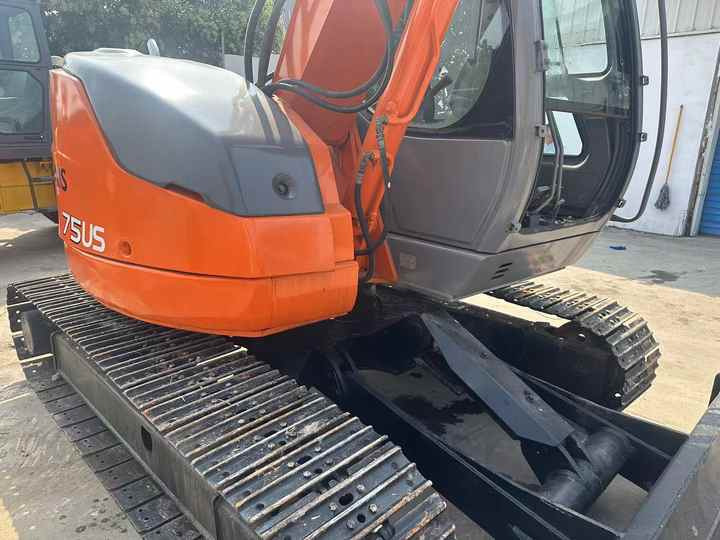 Used HITACHI ZX-75 - Kāpurķēžu ekskavators: foto 4 Used HITACHI ZX-75 - Kāpurķēžu ekskavators: foto 4