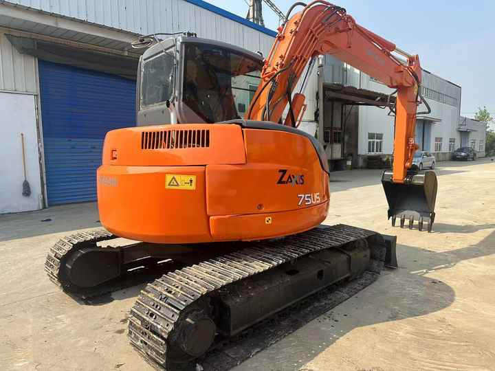 Used HITACHI ZX-75 - Kāpurķēžu ekskavators: foto 5 Used HITACHI ZX-75 - Kāpurķēžu ekskavators: foto 5