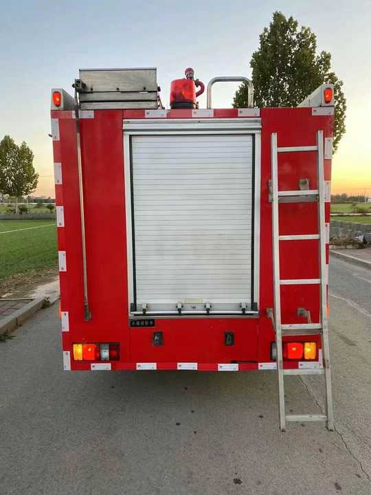Used Heavy Construction Equipment Rescue Vehicle Second Hand Rescue Vehicle Used Machine Hot Sale - Ugunsdzēsēju mašīna: foto 4 Used Heavy Construction Equipment Rescue Vehicle Second Hand Rescue Vehicle Used Machine Hot Sale - Ugunsdzēsēju mašīna: foto 4