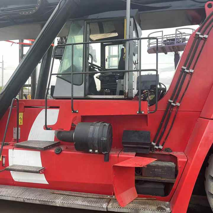 Used KALMAR DRF450-60S5 Port Reach Stacker Container Dedicated 45t - Sānu konteineru krāvējs: foto 5 Used KALMAR DRF450-60S5 Port Reach Stacker Container Dedicated 45t - Sānu konteineru krāvējs: foto 5