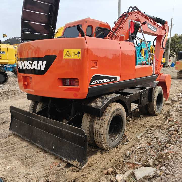 Used Original Doosan Dx150w-9 Wheel Excavator for Sale - Riteņu ekskavators: foto 2 Used Original Doosan Dx150w-9 Wheel Excavator for Sale - Riteņu ekskavators: foto 2