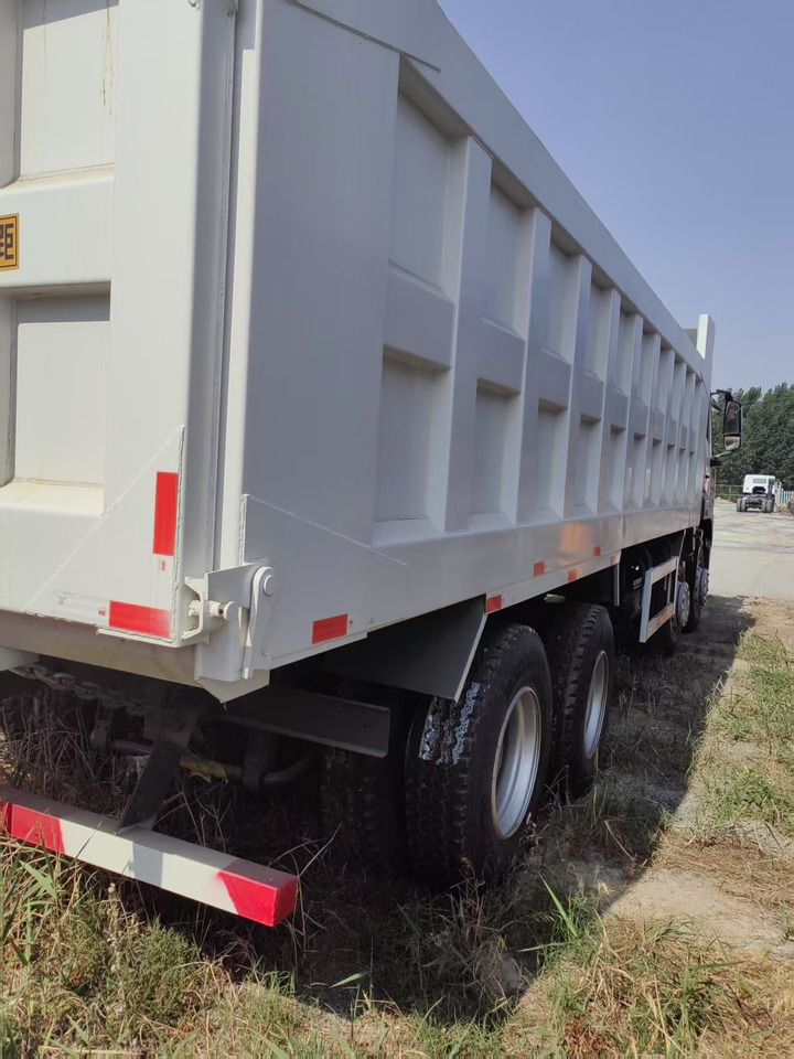 Howo HOWO 8X4 dump truck for sale - Kravas automašīna pašizgāzējs: foto 2 Howo HOWO 8X4 dump truck for sale - Kravas automašīna pašizgāzējs: foto 2