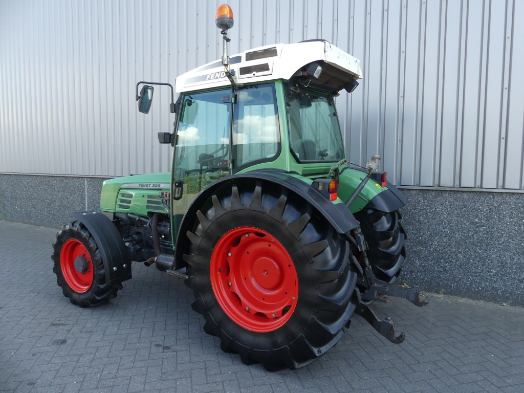 Fendt 209P - Mini traktors: foto 3 Fendt 209P - Mini traktors: foto 3