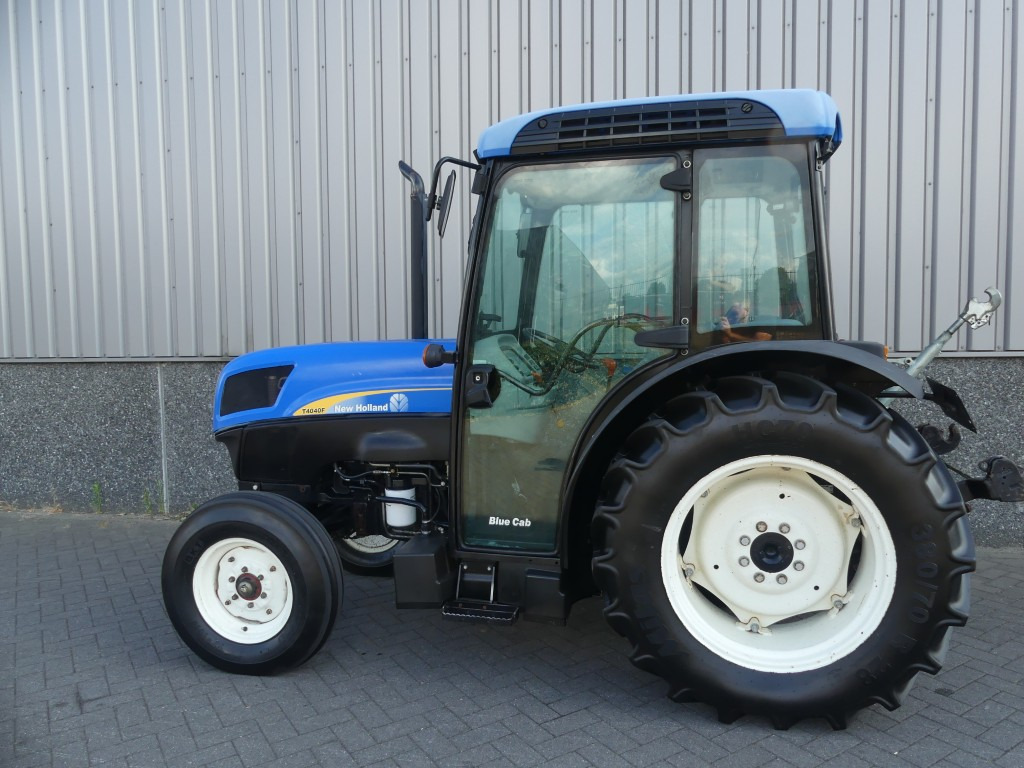 NEW HOLLAND T4040F - Mini traktors: foto 2 NEW HOLLAND T4040F - Mini traktors: foto 2