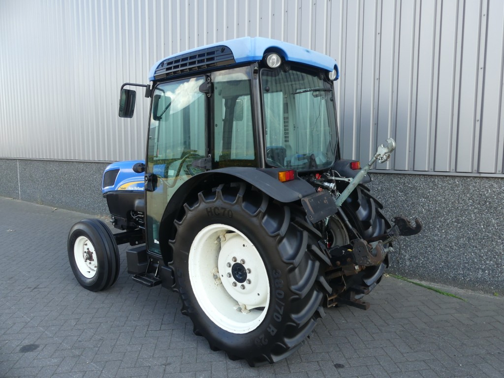 NEW HOLLAND T4040F - Mini traktors: foto 3 NEW HOLLAND T4040F - Mini traktors: foto 3