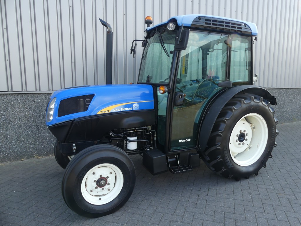 NEW HOLLAND T4040F - Mini traktors: foto 1 NEW HOLLAND T4040F - Mini traktors: foto 1