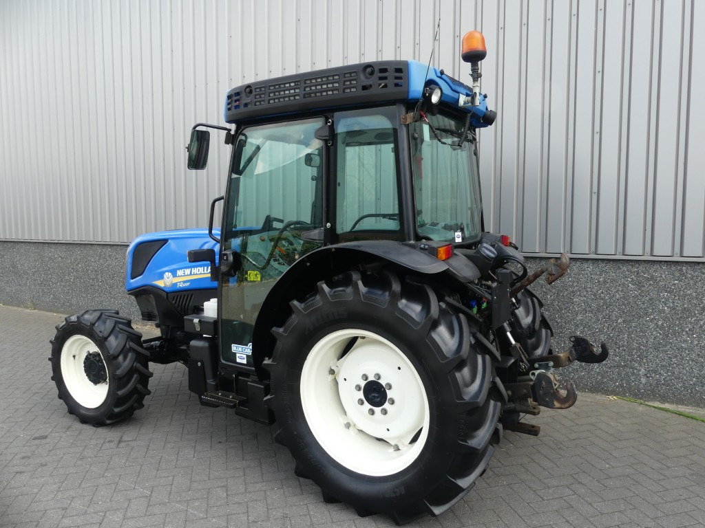 New Holland T4.100F - Mini traktors: foto 3 New Holland T4.100F - Mini traktors: foto 3
