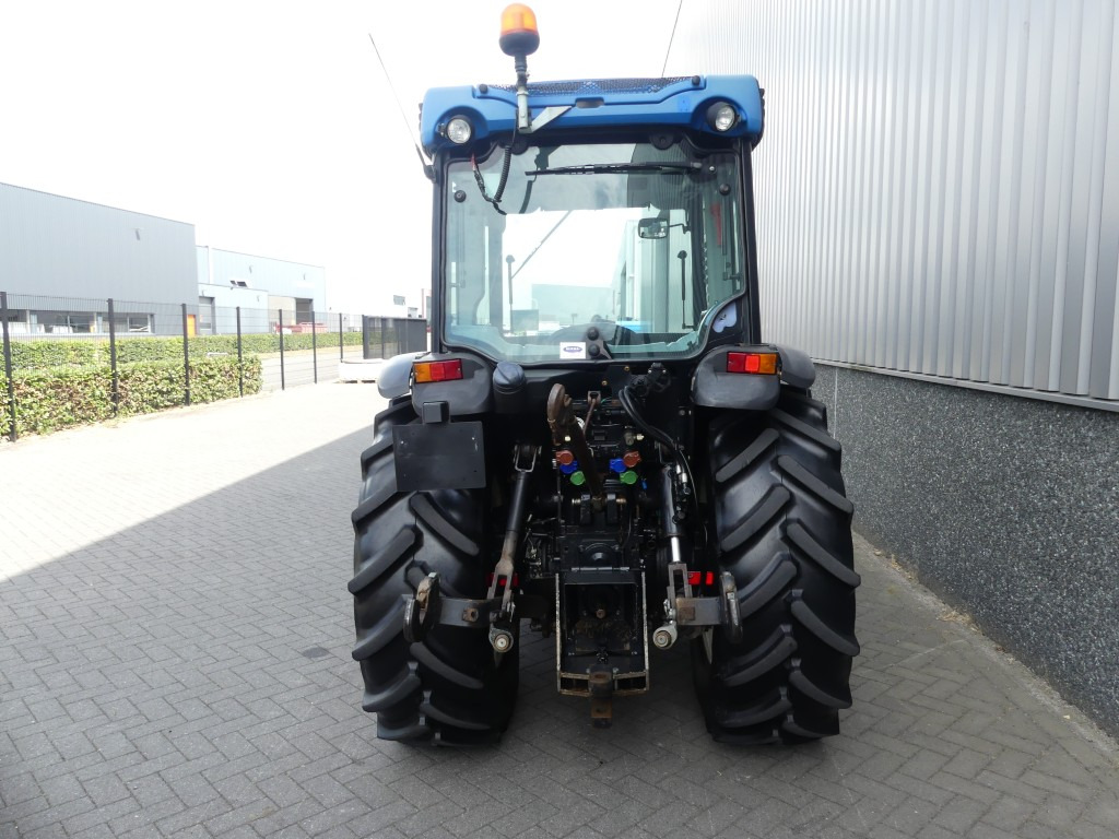New Holland T4.100F - Mini traktors: foto 4 New Holland T4.100F - Mini traktors: foto 4