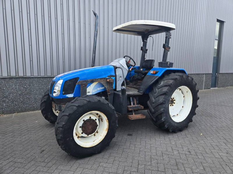 New Holland TL 90 A - Traktors: foto 1 New Holland TL 90 A - Traktors: foto 1