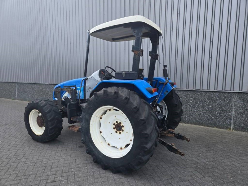 New Holland TL 90 A - Traktors: foto 3 New Holland TL 90 A - Traktors: foto 3