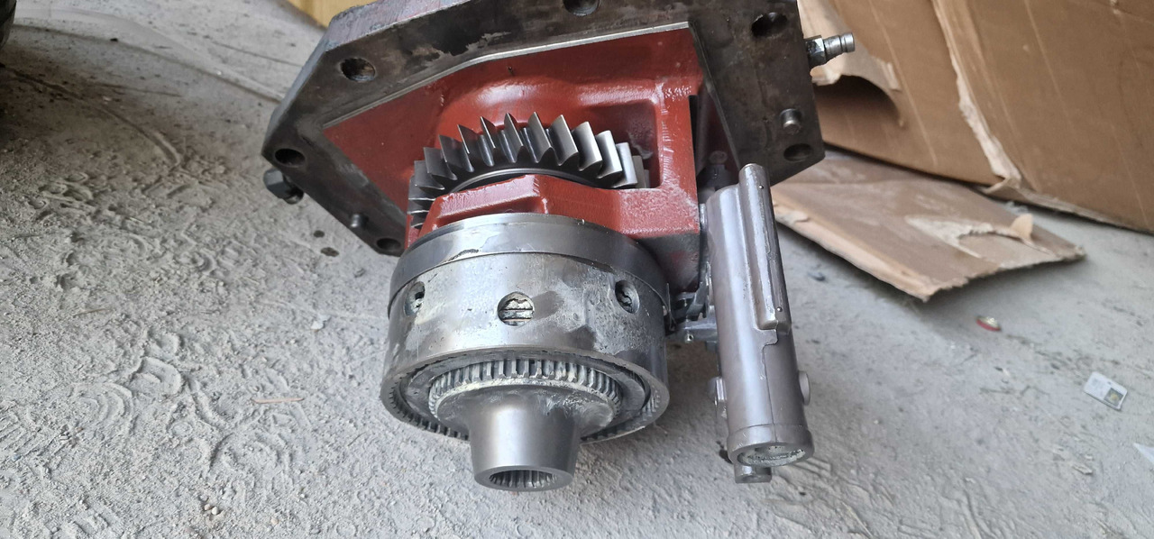 Kosz WOM wałek PTO 984_0409 9840_453 860_13345 Ford New Holland - Rezerves daļa - Lauksaimniecības tehnika: foto 1 Kosz WOM wałek PTO 984_0409 9840_453 860_13345 Ford New Holland - Rezerves daļa - Lauksaimniecības tehnika: foto 1