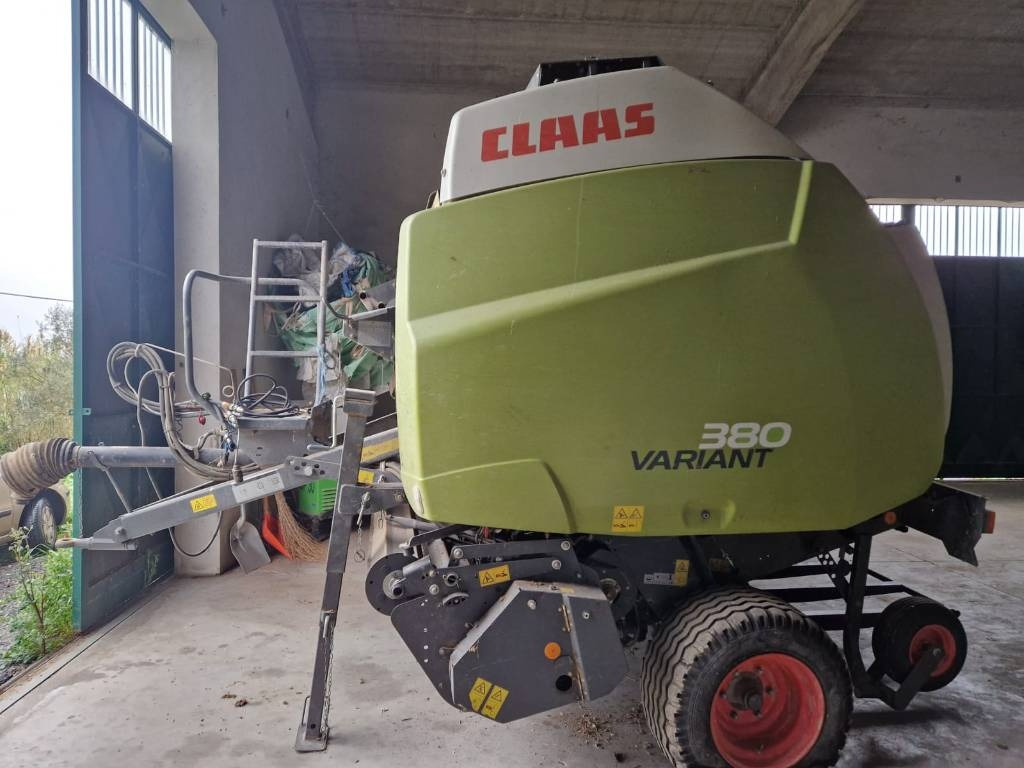 Claas VARIANT 380 PRO RF  - Rituļu prese: foto 1 Claas VARIANT 380 PRO RF  - Rituļu prese: foto 1