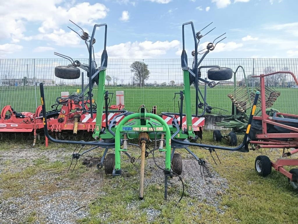 Deutz-fahr 5521  - Ruļļu ietinējs: foto 1 Deutz-fahr 5521  - Ruļļu ietinējs: foto 1