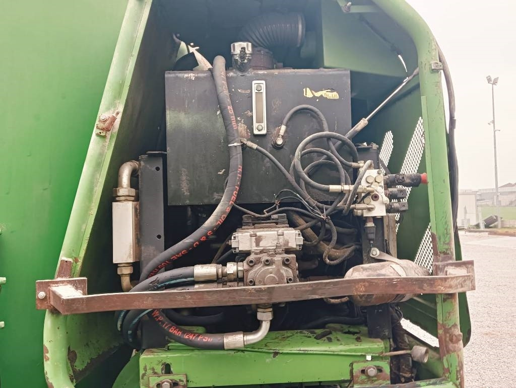 Faresin LEADER 2600 - Lopbarības mikseris: foto 4 Faresin LEADER 2600 - Lopbarības mikseris: foto 4