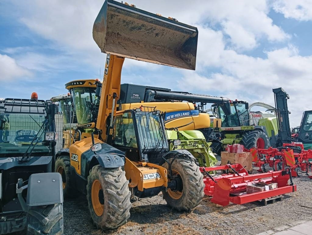 JCB 526-56 Agri - Teleskopiskais iekrāvējs: foto 1 JCB 526-56 Agri - Teleskopiskais iekrāvējs: foto 1