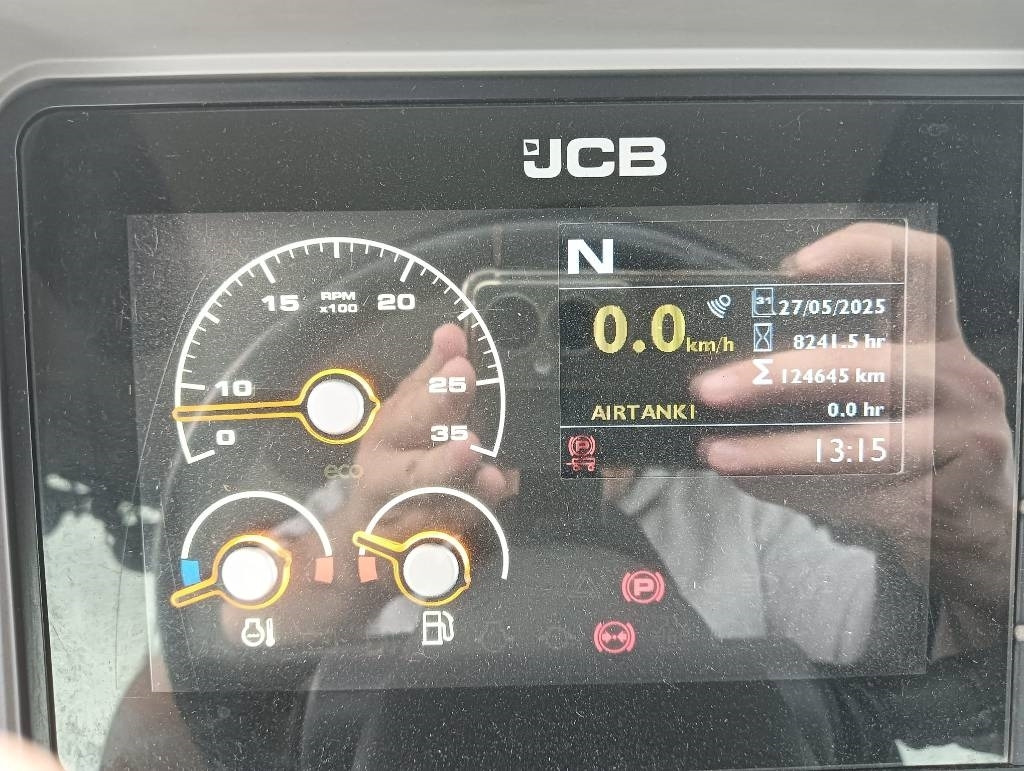 JCB Fastrac 4220 - Traktors: foto 5 JCB Fastrac 4220 - Traktors: foto 5
