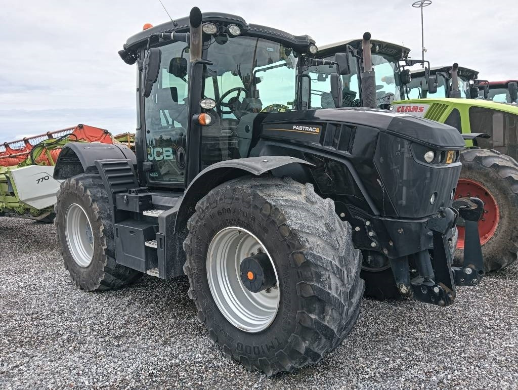 JCB Fastrac 4220 - Traktors: foto 1 JCB Fastrac 4220 - Traktors: foto 1