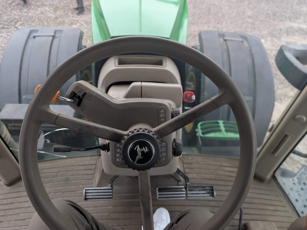 Traktors John Deere 7230 R: foto 8 Traktors John Deere 7230 R: foto 8