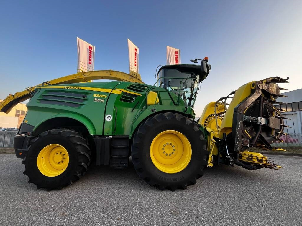 John Deere 8800 - Lopbarības kombains: foto 1 John Deere 8800 - Lopbarības kombains: foto 1
