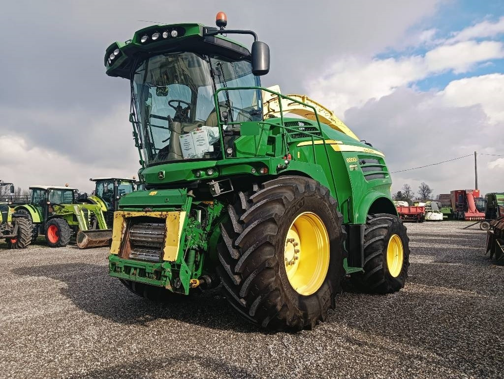 John Deere 8800 - Lopbarības kombains: foto 2 John Deere 8800 - Lopbarības kombains: foto 2