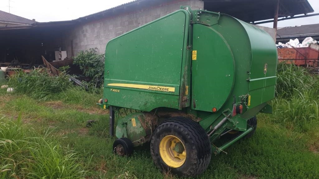 John Deere F 450 - Rituļu prese: foto 3 John Deere F 450 - Rituļu prese: foto 3