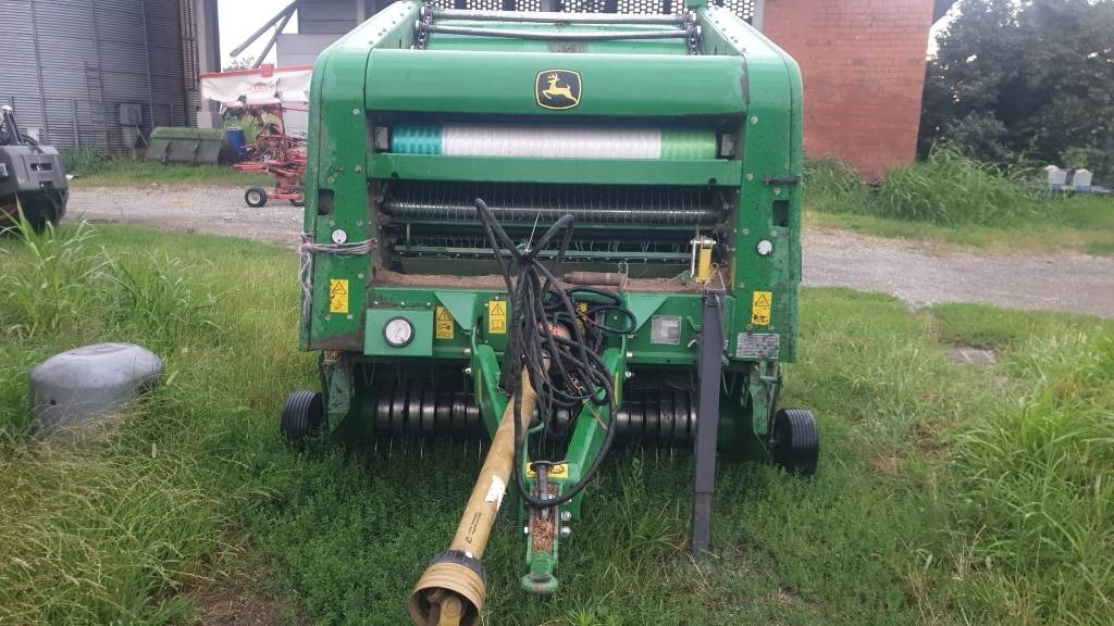 John Deere F 450 - Rituļu prese: foto 2 John Deere F 450 - Rituļu prese: foto 2