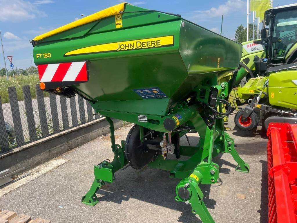 John Deere FT 180 - Minerālmēslu izkliedētājs: foto 5 John Deere FT 180 - Minerālmēslu izkliedētājs: foto 5