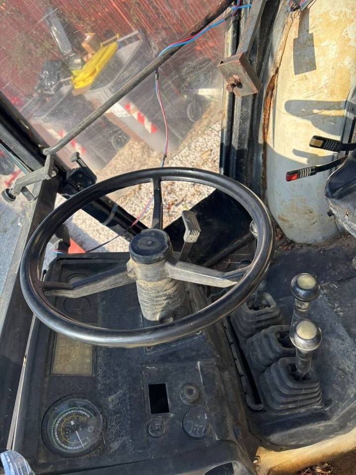 Lamborghini 600 V DT - Traktors: foto 5 Lamborghini 600 V DT - Traktors: foto 5