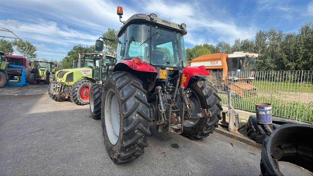 Massey Ferguson 5470 - Traktors: foto 4 Massey Ferguson 5470 - Traktors: foto 4