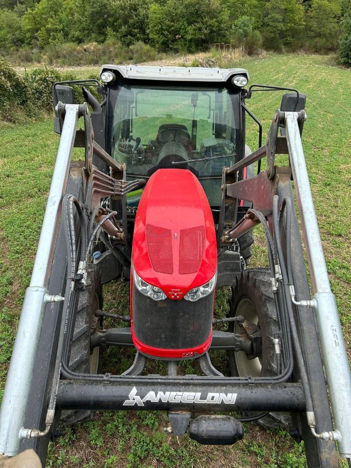 Massey Ferguson 5710 - Traktors: foto 4 Massey Ferguson 5710 - Traktors: foto 4