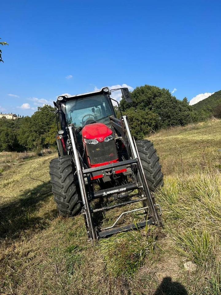Massey Ferguson 5710 - Traktors: foto 5 Massey Ferguson 5710 - Traktors: foto 5