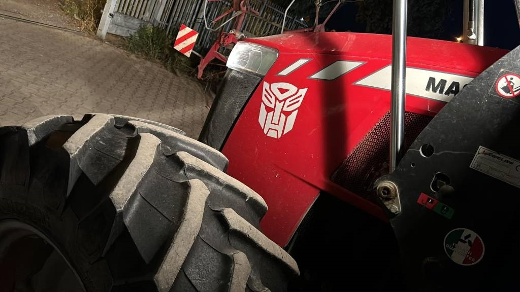 Massey Ferguson 5710 - Traktors: foto 3 Massey Ferguson 5710 - Traktors: foto 3