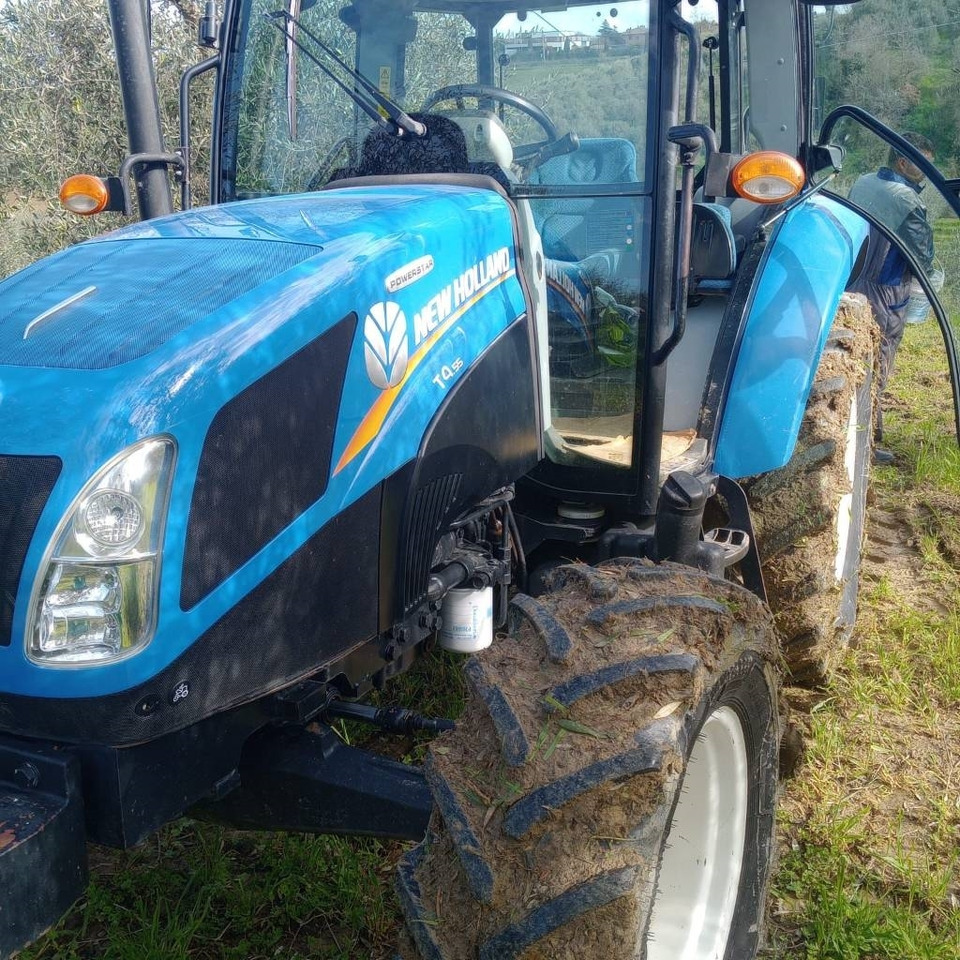 New Holland T 4.55 - Traktors: foto 5 New Holland T 4.55 - Traktors: foto 5