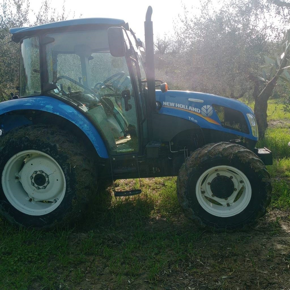 New Holland T 4.55 - Traktors: foto 1 New Holland T 4.55 - Traktors: foto 1