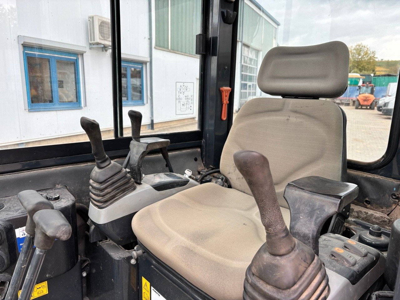 Komatsu PC26MR-3 - Mini-ekskavators: foto 4 Komatsu PC26MR-3 - Mini-ekskavators: foto 4