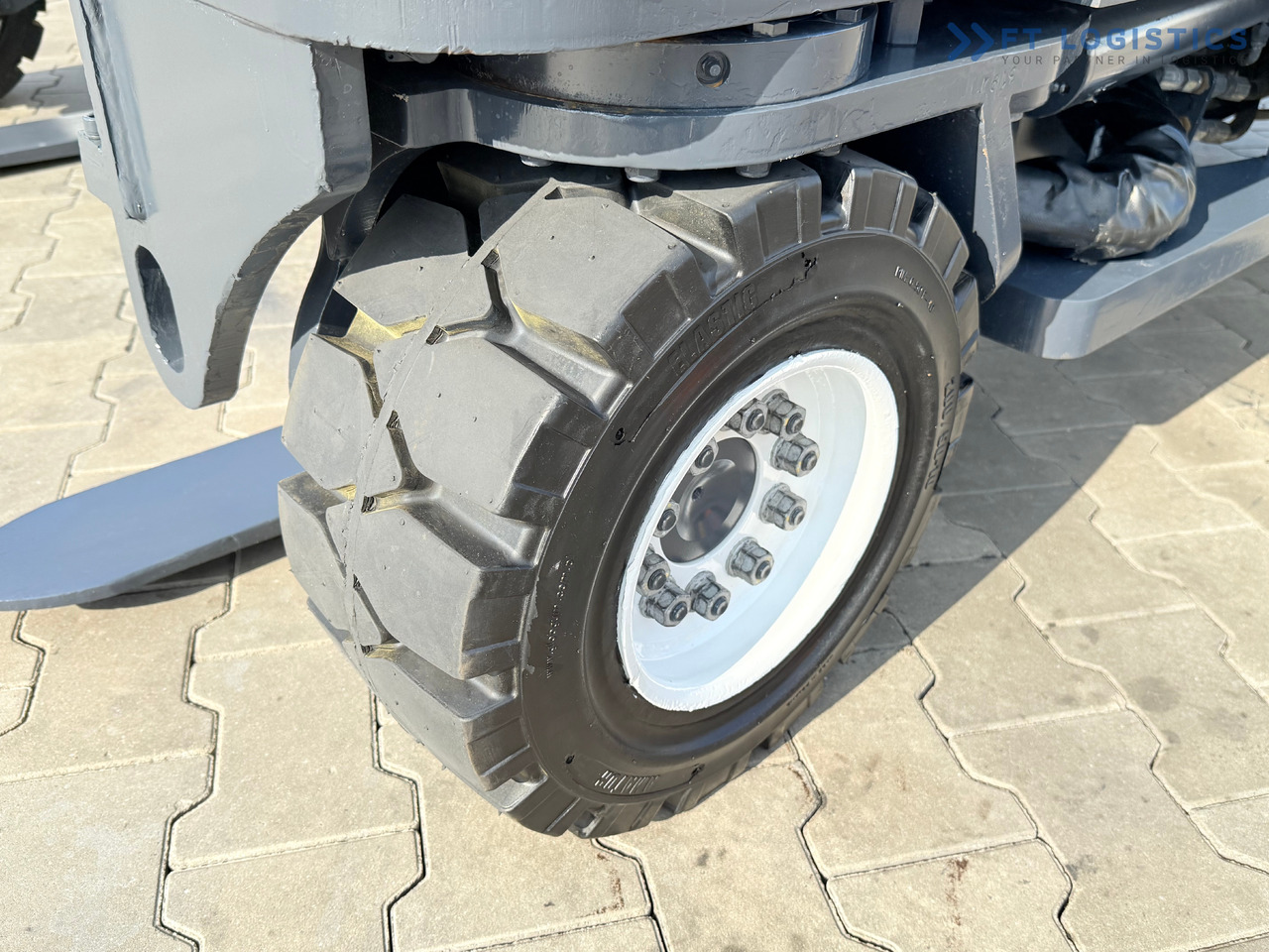 COMBILIFT C4000 / DIESEL / DUPLEX - 4100MM / FORK POSITIONER / ONLY 2951 MTH / LIKE NEW - Četru pušu autokrāvējs: foto 3 COMBILIFT C4000 / DIESEL / DUPLEX - 4100MM / FORK POSITIONER / ONLY 2951 MTH / LIKE NEW - Četru pušu autokrāvējs: foto 3
