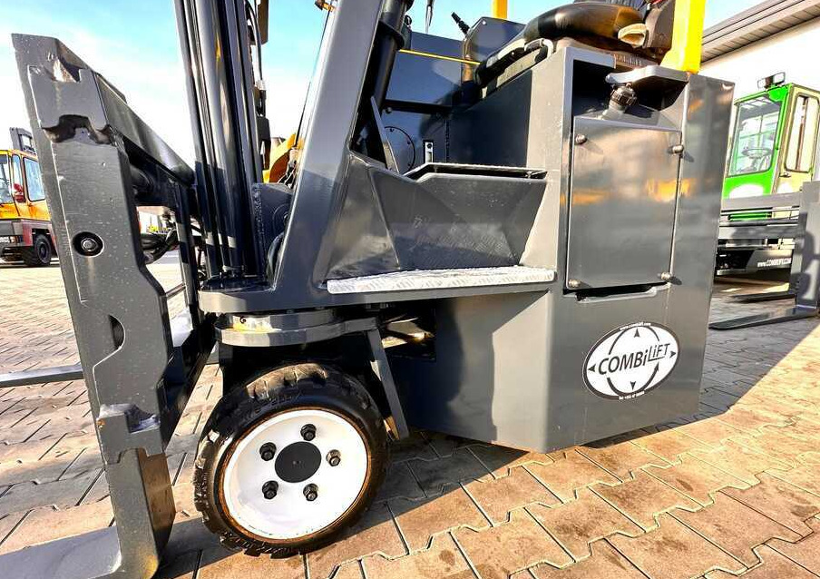 Combilift C2500CB - DIESEL - TRIPLEX - 2018 - LIKE NEW - Četru pušu autokrāvējs: foto 5 Combilift C2500CB - DIESEL - TRIPLEX - 2018 - LIKE NEW - Četru pušu autokrāvējs: foto 5