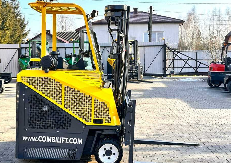 Combilift C2500CB - DIESEL - TRIPLEX - 2018 - LIKE NEW - Četru pušu autokrāvējs: foto 3 Combilift C2500CB - DIESEL - TRIPLEX - 2018 - LIKE NEW - Četru pušu autokrāvējs: foto 3