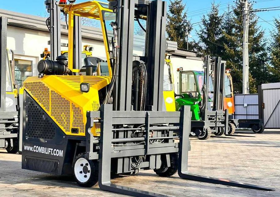 Combilift C2500CB - DIESEL - TRIPLEX - 2018 - LIKE NEW - Četru pušu autokrāvējs: foto 1 Combilift C2500CB - DIESEL - TRIPLEX - 2018 - LIKE NEW - Četru pušu autokrāvējs: foto 1