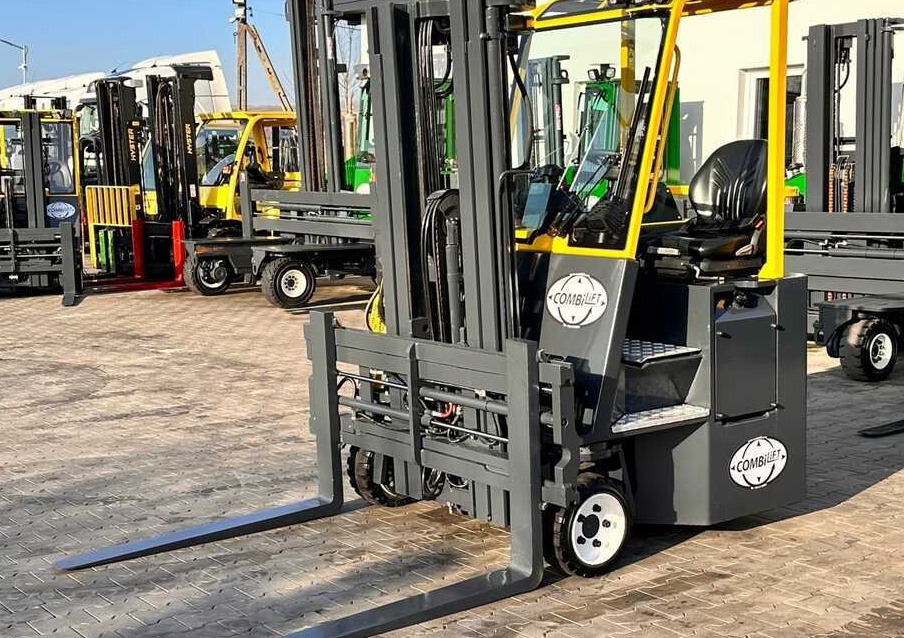 Combilift C2500CB - DIESEL - TRIPLEX - 2018 - LIKE NEW - Četru pušu autokrāvējs: foto 2 Combilift C2500CB - DIESEL - TRIPLEX - 2018 - LIKE NEW - Četru pušu autokrāvējs: foto 2