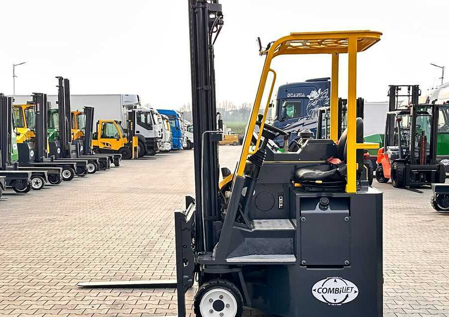 Combilift C2500CB / DUPLEX / 4100MM / DIESEL / FREE LIFT / FORK POSITIONER / SIDE SHIFT / LIKE NEW - Četru pušu autokrāvējs: foto 3 Combilift C2500CB / DUPLEX / 4100MM / DIESEL / FREE LIFT / FORK POSITIONER / SIDE SHIFT / LIKE NEW - Četru pušu autokrāvējs: foto 3