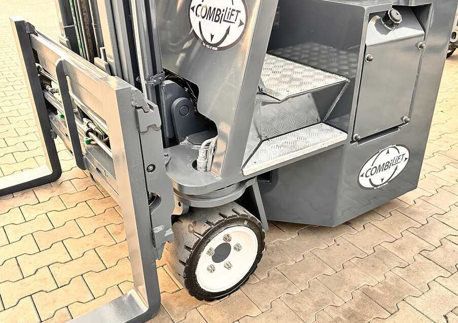 Combilift C2500CB / DUPLEX / 4100MM / DIESEL / FREE LIFT / FORK POSITIONER / SIDE SHIFT / LIKE NEW - Četru pušu autokrāvējs: foto 4 Combilift C2500CB / DUPLEX / 4100MM / DIESEL / FREE LIFT / FORK POSITIONER / SIDE SHIFT / LIKE NEW - Četru pušu autokrāvējs: foto 4
