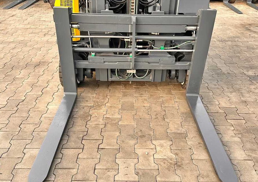 Combilift C2500CB / DUPLEX / 4100MM / DIESEL / FREE LIFT / FORK POSITIONER / SIDE SHIFT / LIKE NEW - Četru pušu autokrāvējs: foto 5 Combilift C2500CB / DUPLEX / 4100MM / DIESEL / FREE LIFT / FORK POSITIONER / SIDE SHIFT / LIKE NEW - Četru pušu autokrāvējs: foto 5