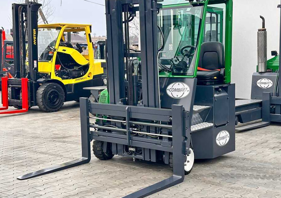 Combilift C2500CB / TRIPLEX / DIESEL / 4900MM / FREE LIFT / POSITIONER 1720MM / LIKE NEW - Četru pušu autokrāvējs: foto 2 Combilift C2500CB / TRIPLEX / DIESEL / 4900MM / FREE LIFT / POSITIONER 1720MM / LIKE NEW - Četru pušu autokrāvējs: foto 2