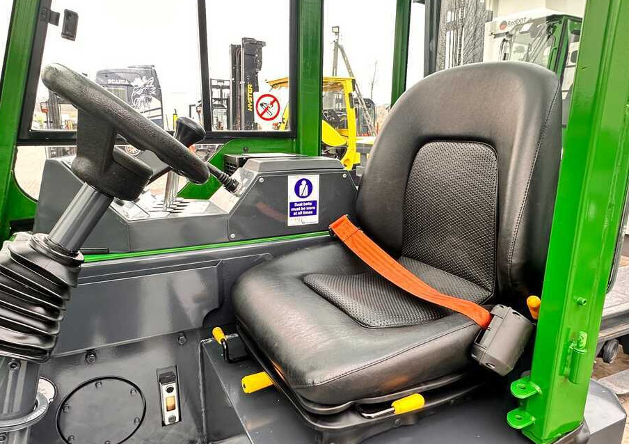 Combilift C2500CB / TRIPLEX / DIESEL / 4900MM / FREE LIFT / POSITIONER 1720MM / LIKE NEW - Četru pušu autokrāvējs: foto 4 Combilift C2500CB / TRIPLEX / DIESEL / 4900MM / FREE LIFT / POSITIONER 1720MM / LIKE NEW - Četru pušu autokrāvējs: foto 4