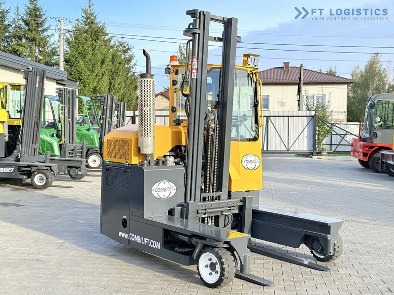 Combilift C3000 / GAS / DUPLEX 4500MM / ONLY 3096 HOURS / FORK SIDE SHIFT / FULL CABIN / EXCELLENT CONDITION / Wide range of four-way and - Četru pušu autokrāvējs: foto 5 Combilift C3000 / GAS / DUPLEX 4500MM / ONLY 3096 HOURS / FORK SIDE SHIFT / FULL CABIN / EXCELLENT CONDITION / Wide range of four-way and - Četru pušu autokrāvējs: foto 5
