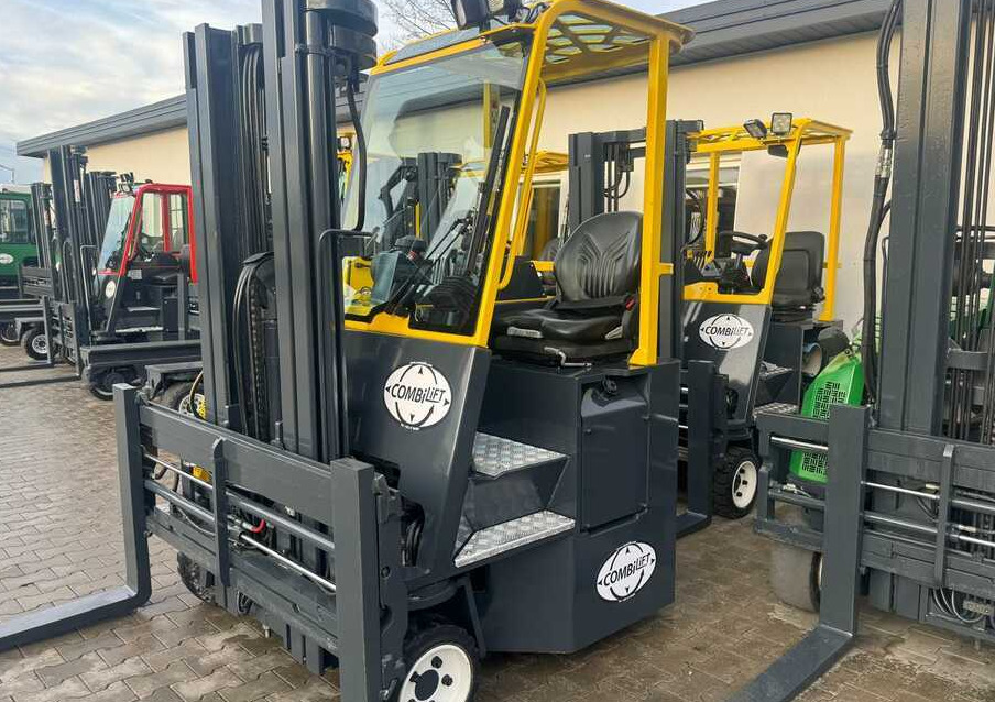Combilift C3000CB -DIESEL- Only 6117 hours - Četru pušu autokrāvējs: foto 1 Combilift C3000CB -DIESEL- Only 6117 hours - Četru pušu autokrāvējs: foto 1
